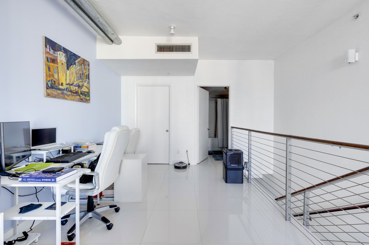 690 SW 1st #2308 Miami FL-33130