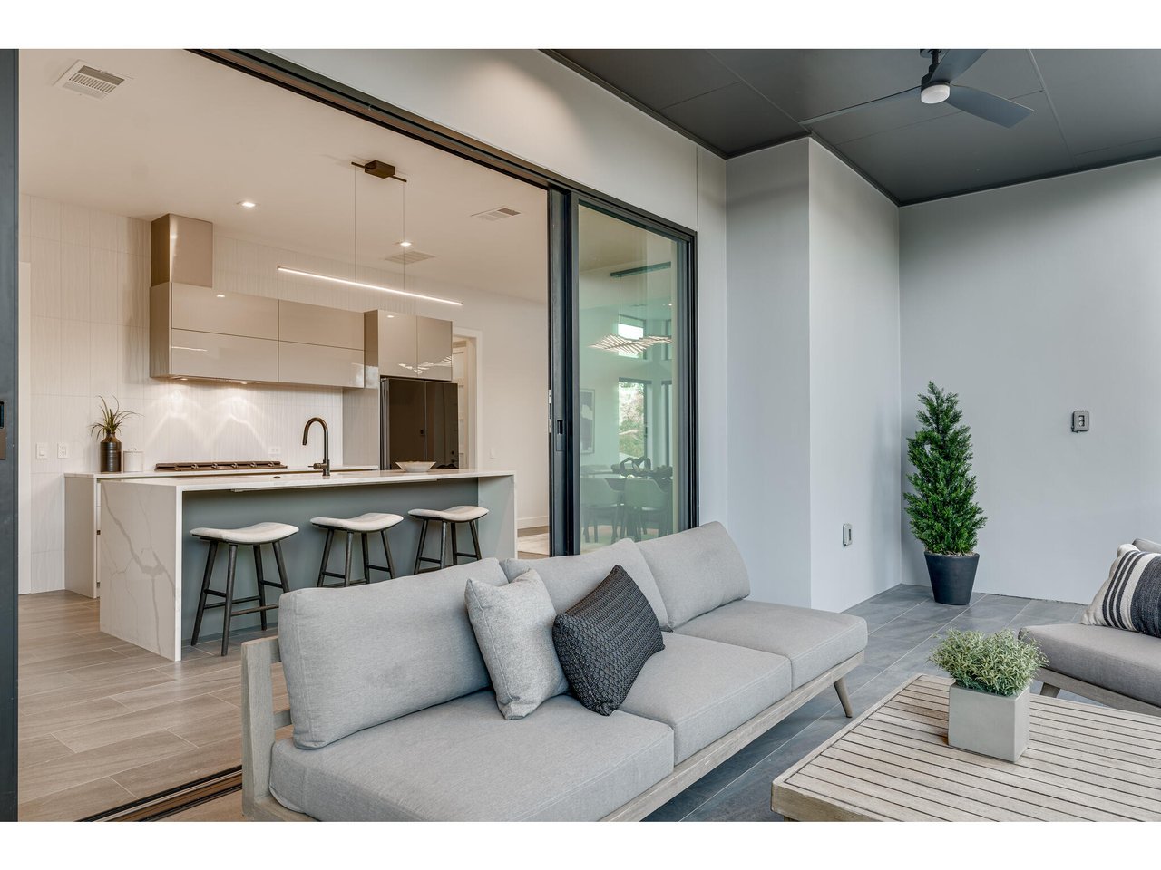 New Construction Luxury Lease in Central Austin with Guest House