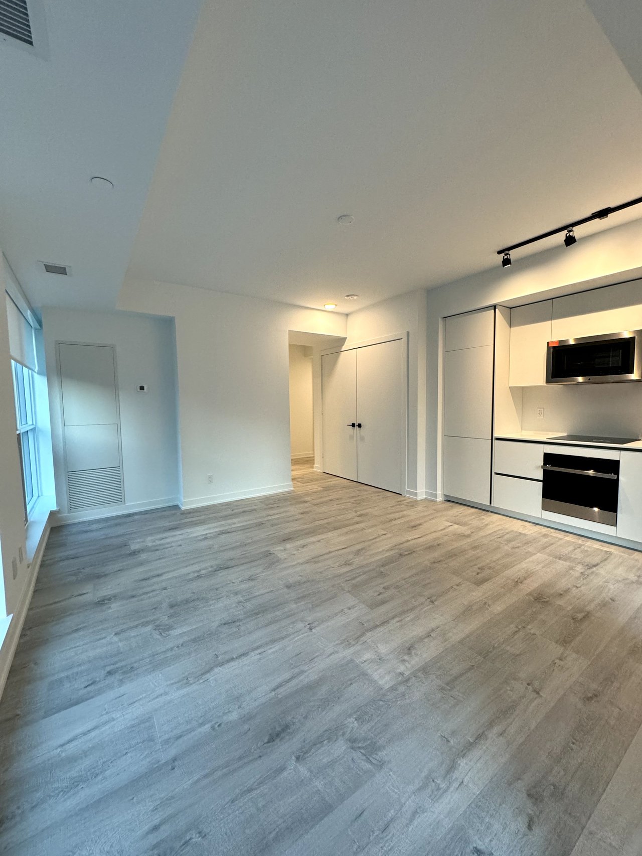 327 King Street W, Toronto C01 Unit: 2006