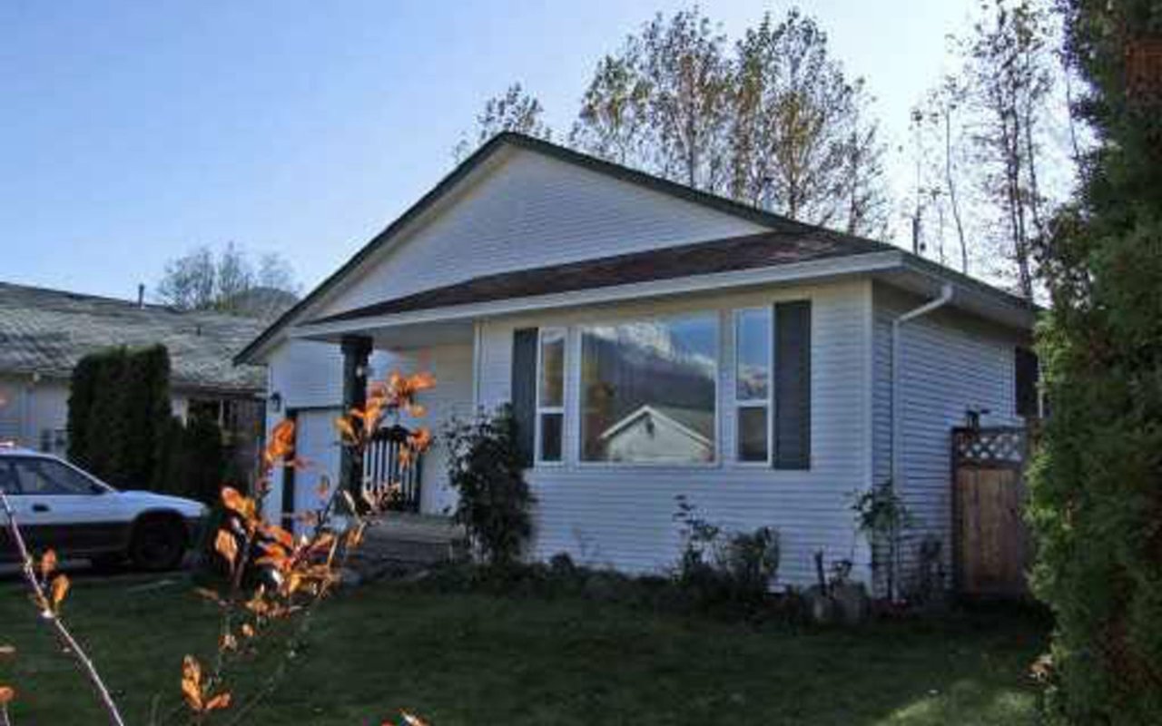 1014 Edgewater Cres