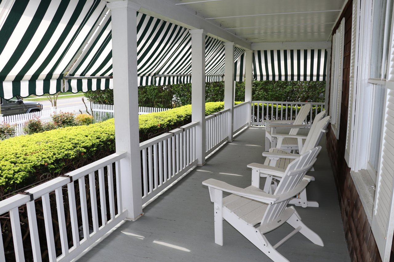 A Classic Bay Header with a Pool House