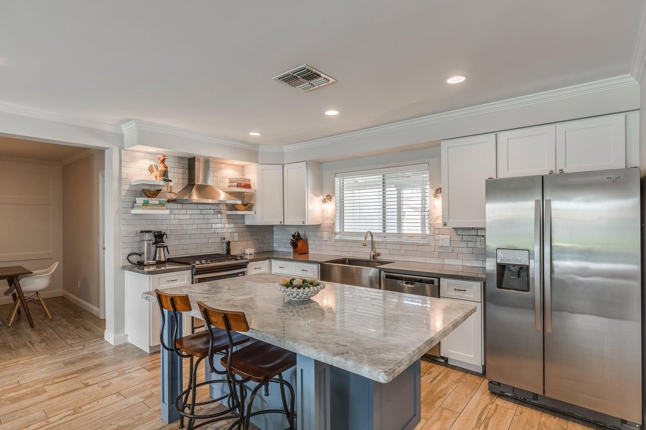 4009 E AVALON Dr