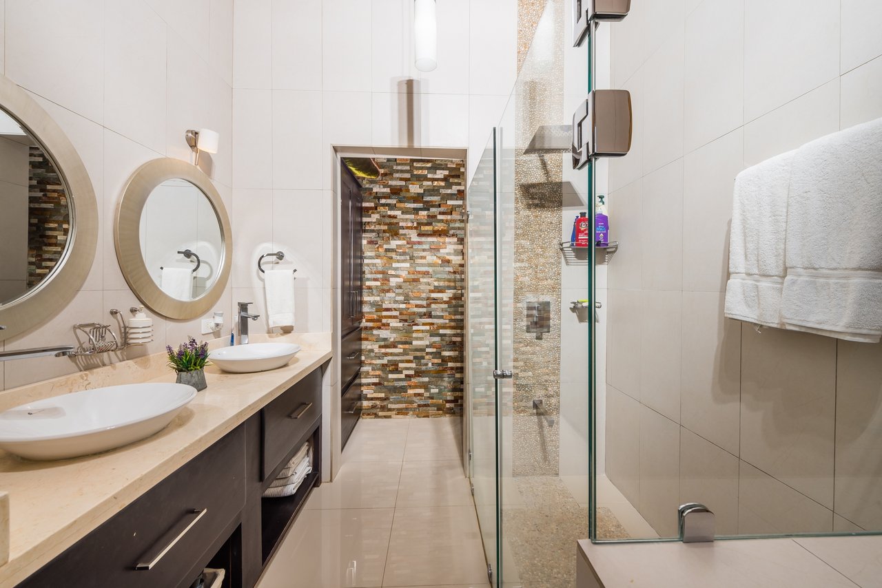 Casa Cielo | Luxurious Multifunctional Estate with Main House, Apartments, and Pool in Guanacaste!