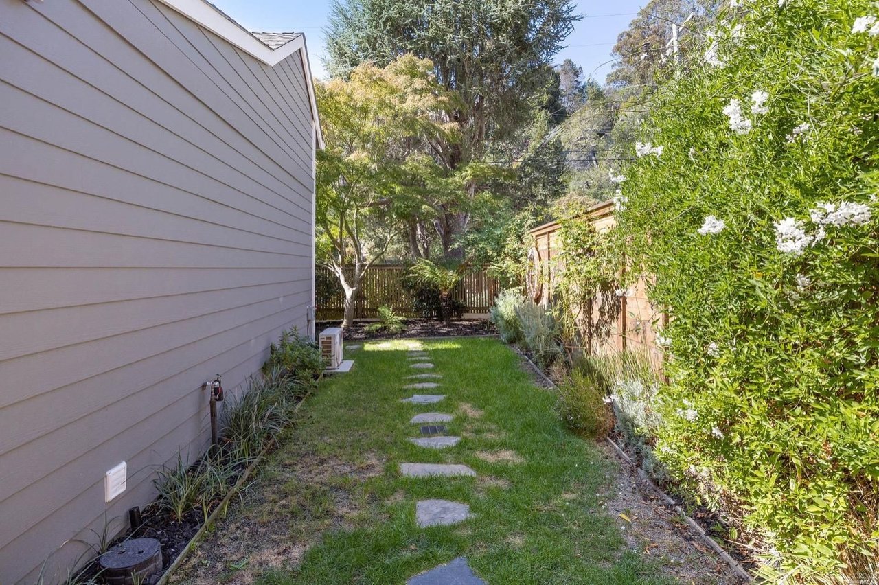 32 Olive Ave