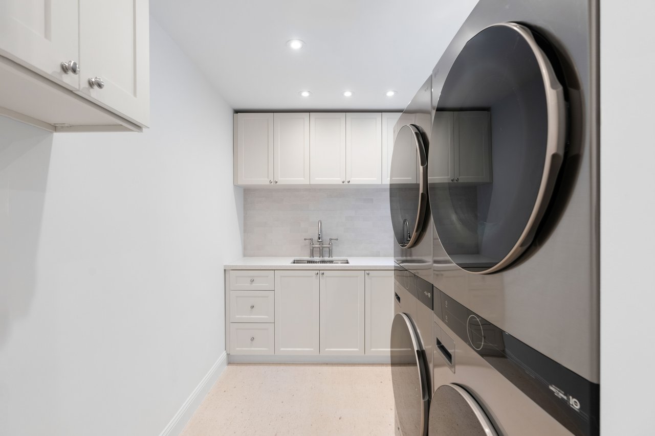 3700 Hibiscus Street "Casa Mamey"