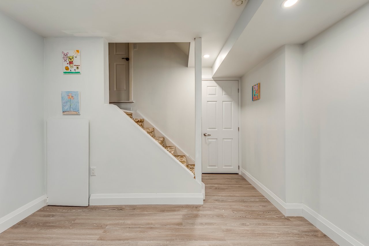 2066 Broadleaf Crescent