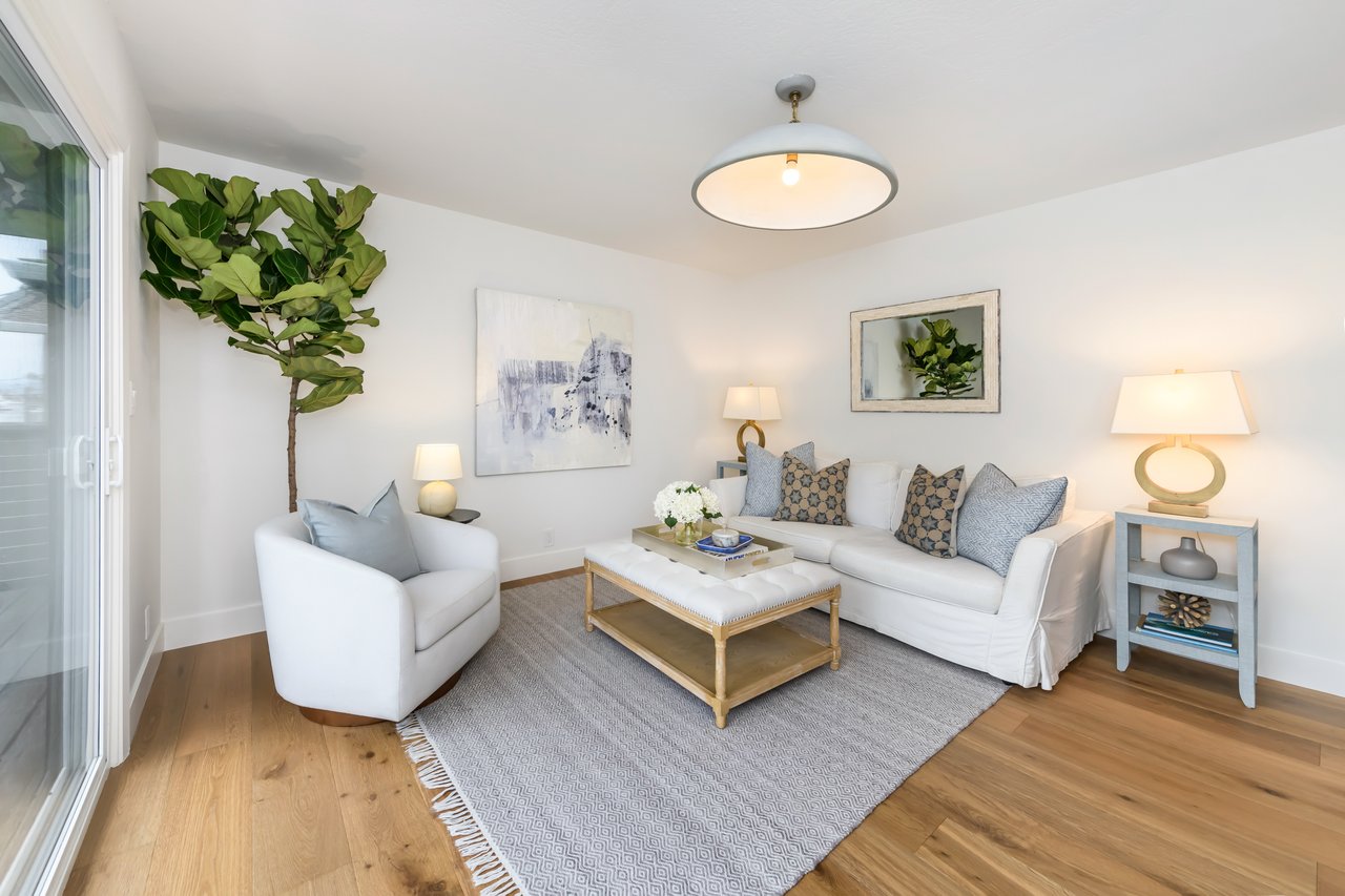 Refined Single-Level Waterfront Retreat