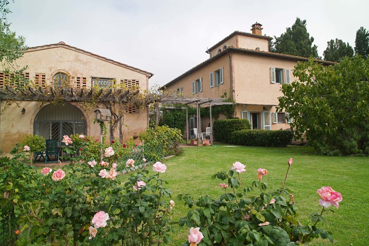 Charismatic B&B in Rolling Hills of San Gimignano