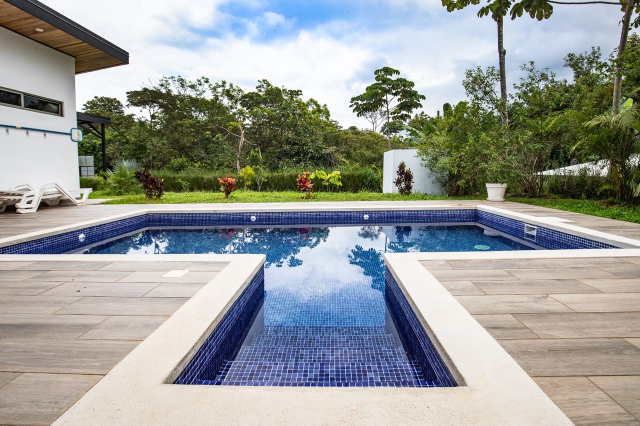 Mountain View 3 Bedroom Home in Toucan Gated Community