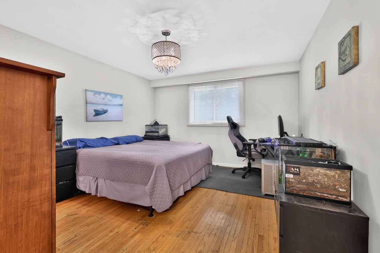 975 Cresthampton Lane