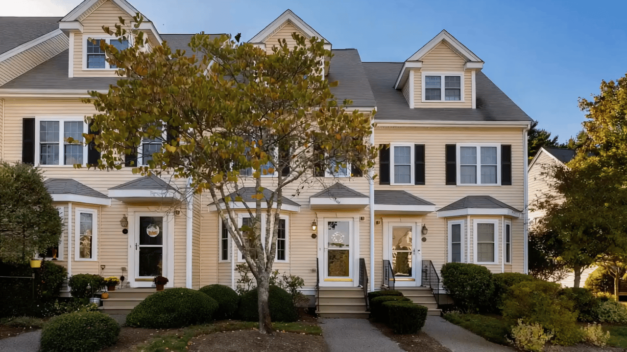 38 Copper Lantern Lane, Carver