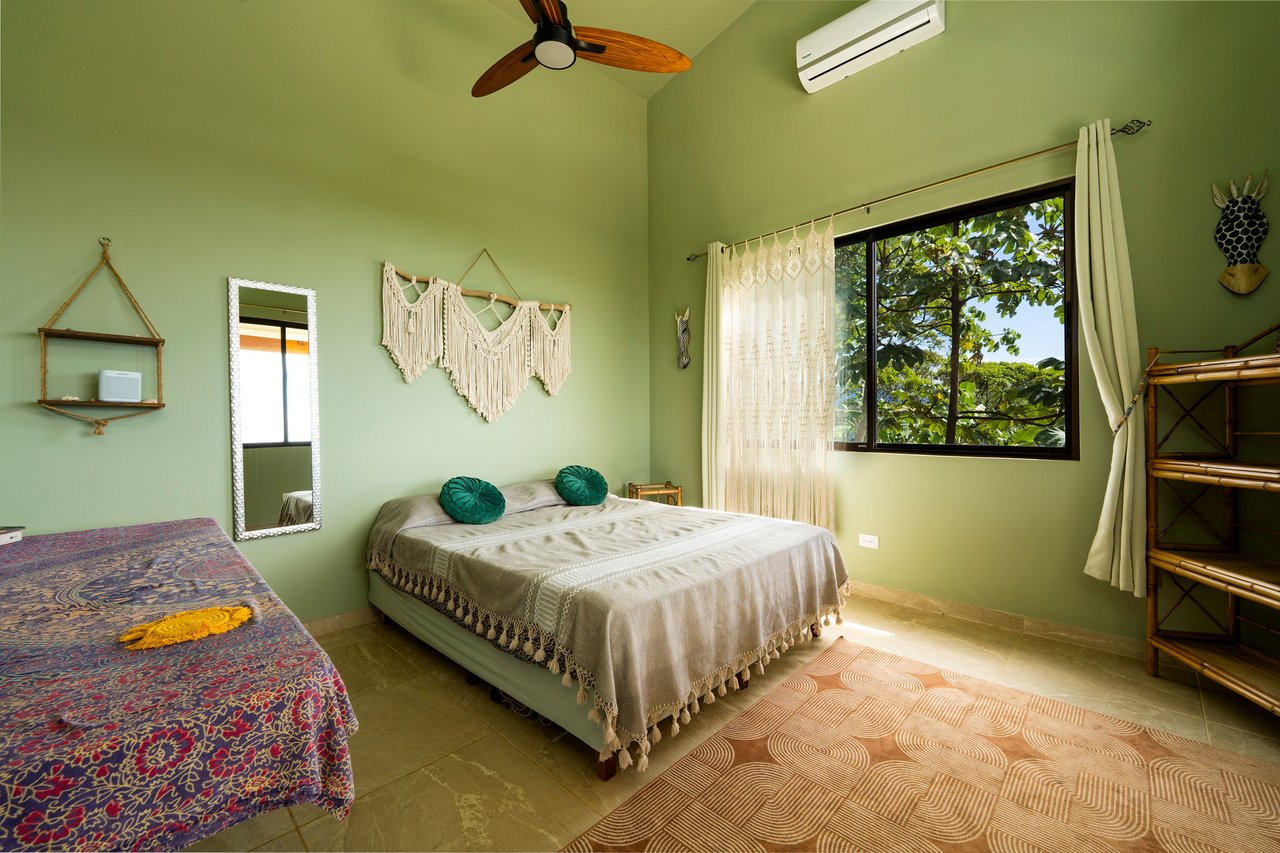 NEW PRIVATE MOUNTAIN HOME WITH OCEAN VIEWS ABOVE LAGUNAS