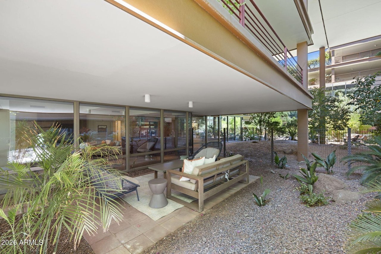 7127 E Rancho Vista Dr #1006