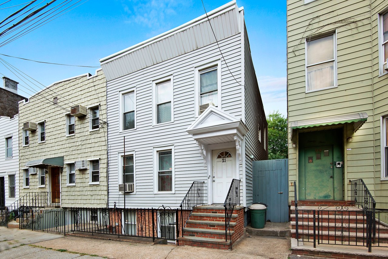 21 N Henry Street