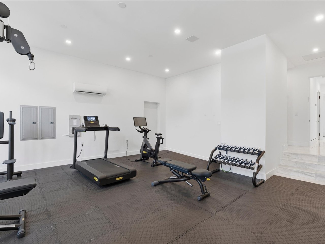 70 Camden Dr, Bal Harbour