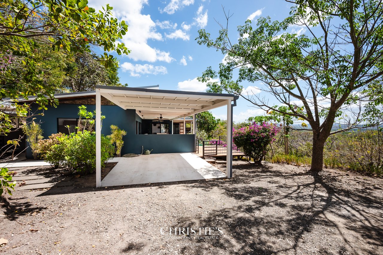 Bohemian-Style Home with Ocean Views in Las Ventanas