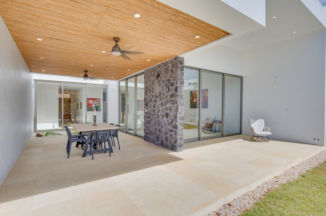 Finca Hermosa | Modern 3BR Luxury Villa with Infinity Pool in Exclusive Finca Panama Community