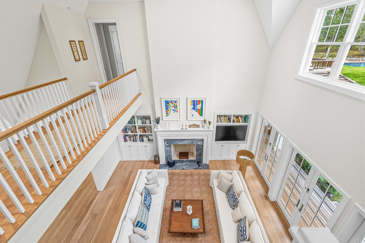 417 Edge of Woods Road