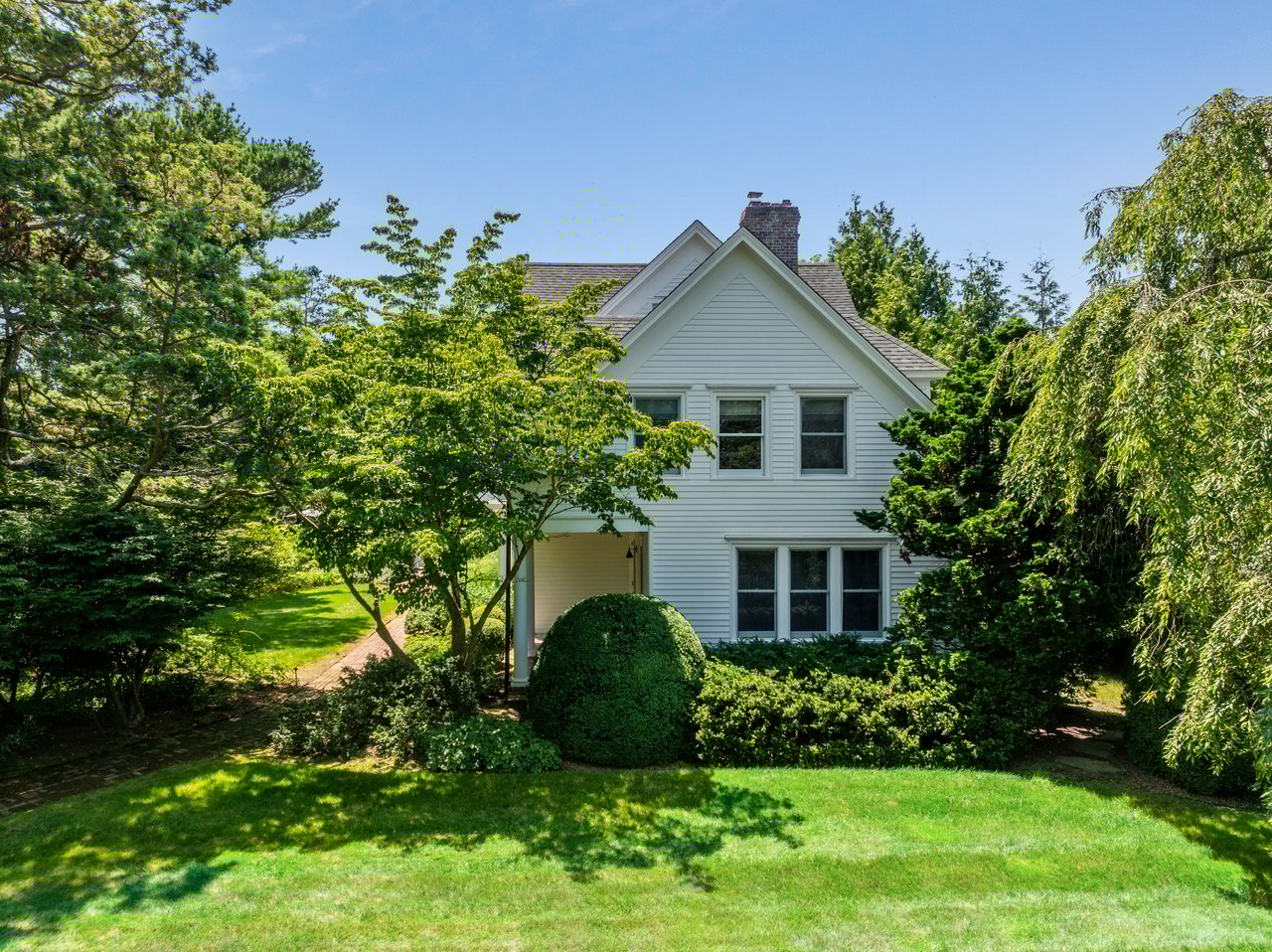 HIGHEST NON-WATERFRONT SALE IN BELLPORT VILLAGE