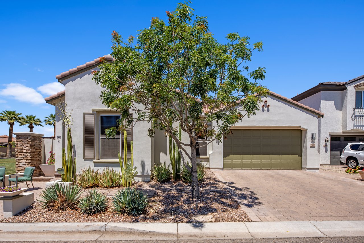 2932 E Madison Vistas