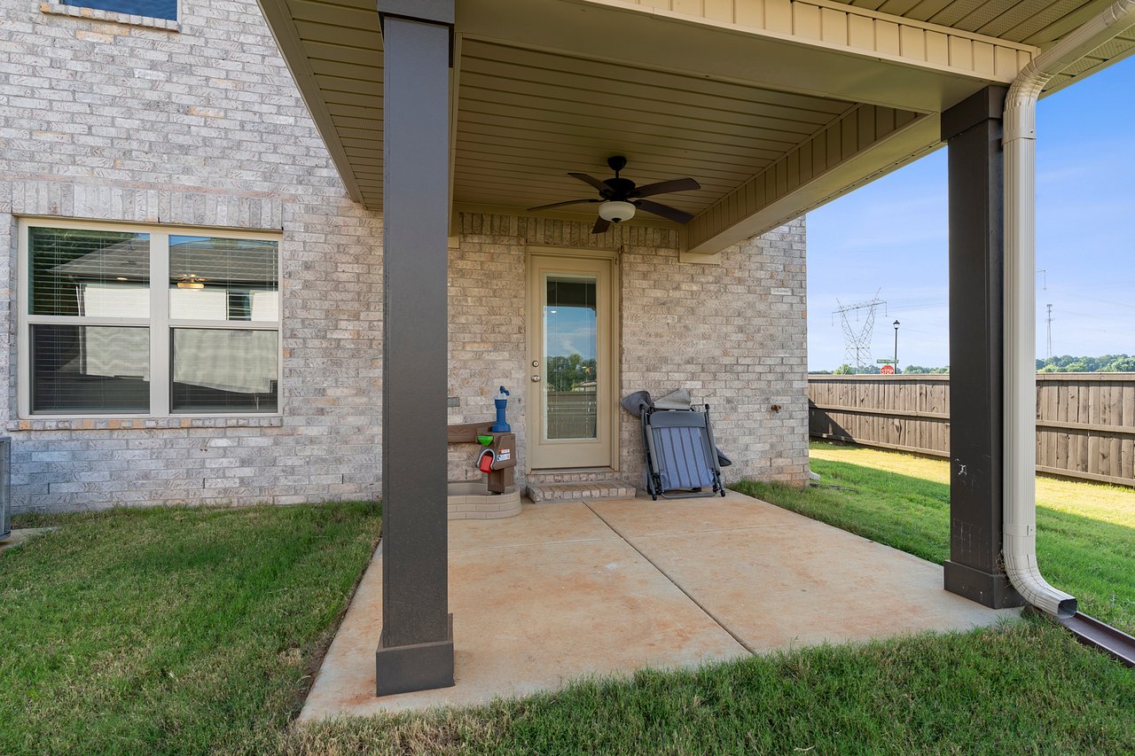 5 BEDROOMS! 3 BATHROOMS! ALMOST BRAND NEW!