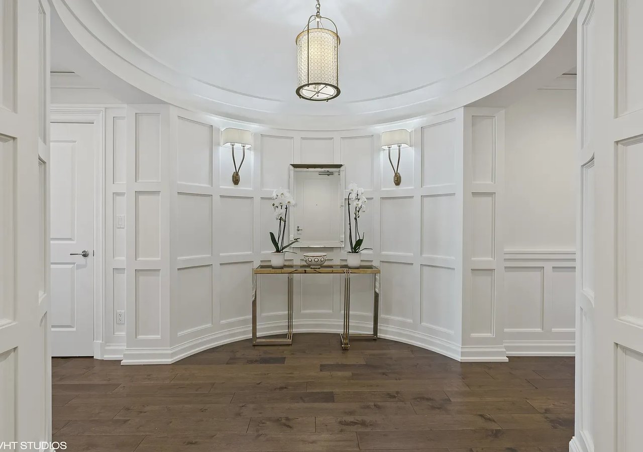 11 E Walton St APT 3201