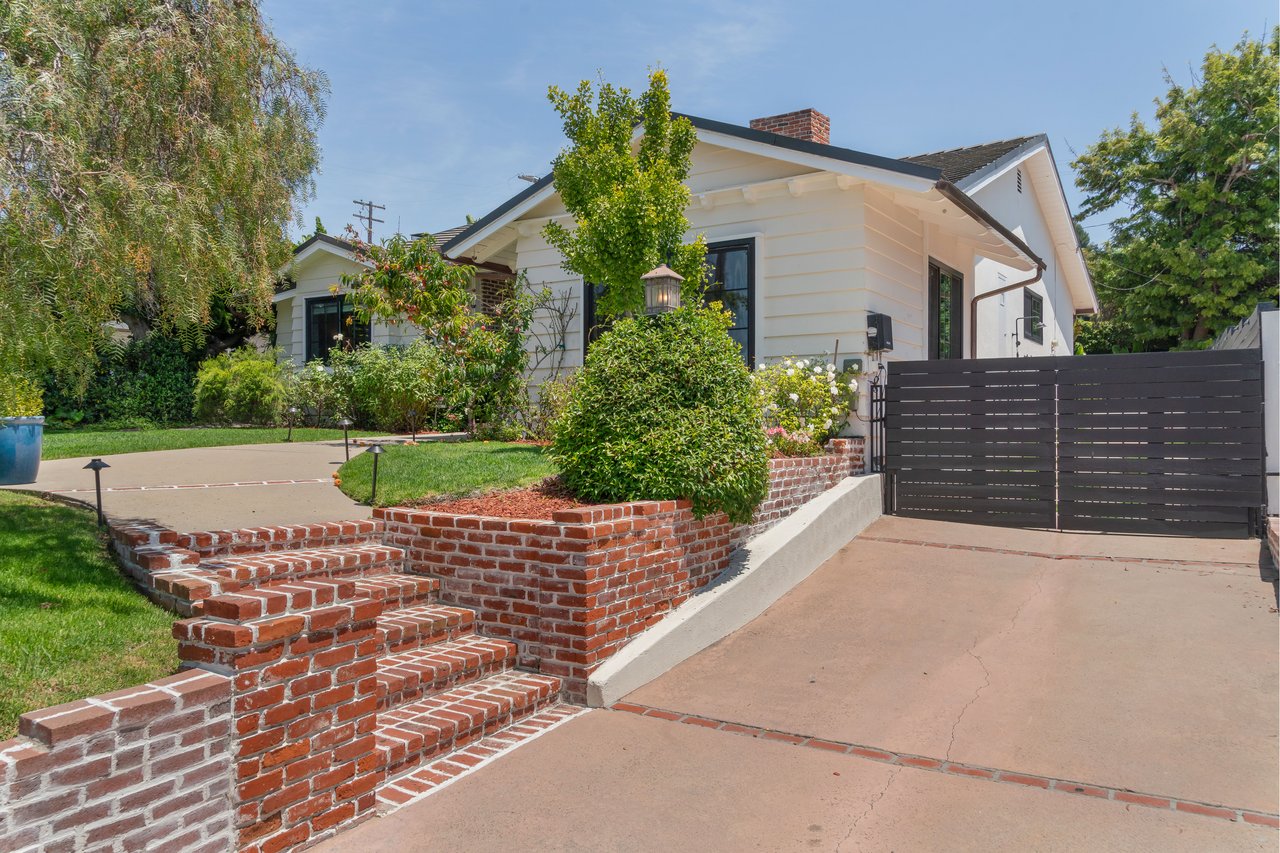 2116 Palos Verdes Drive W