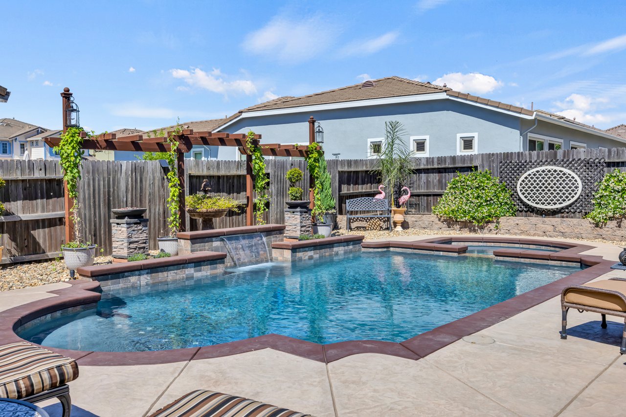 4040 Borderlands Dr