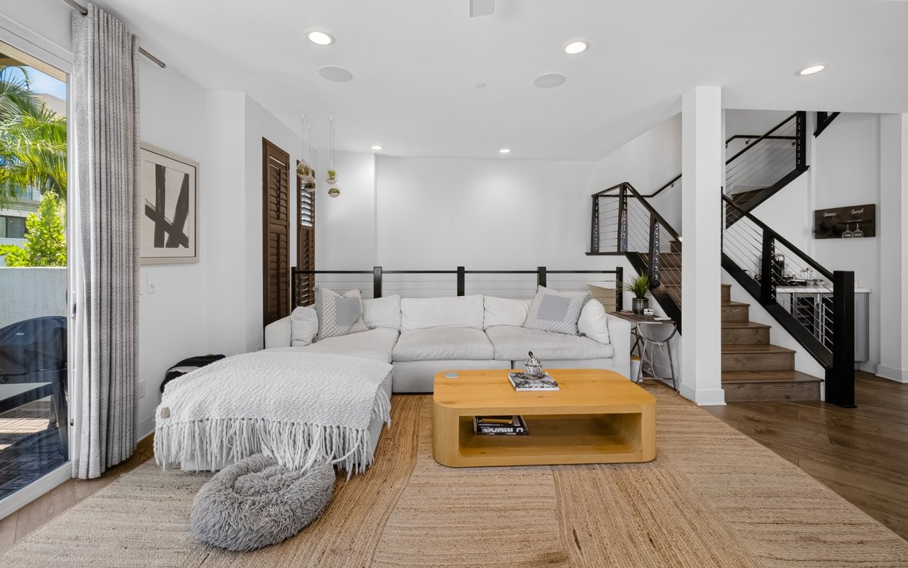 1687 Grand View