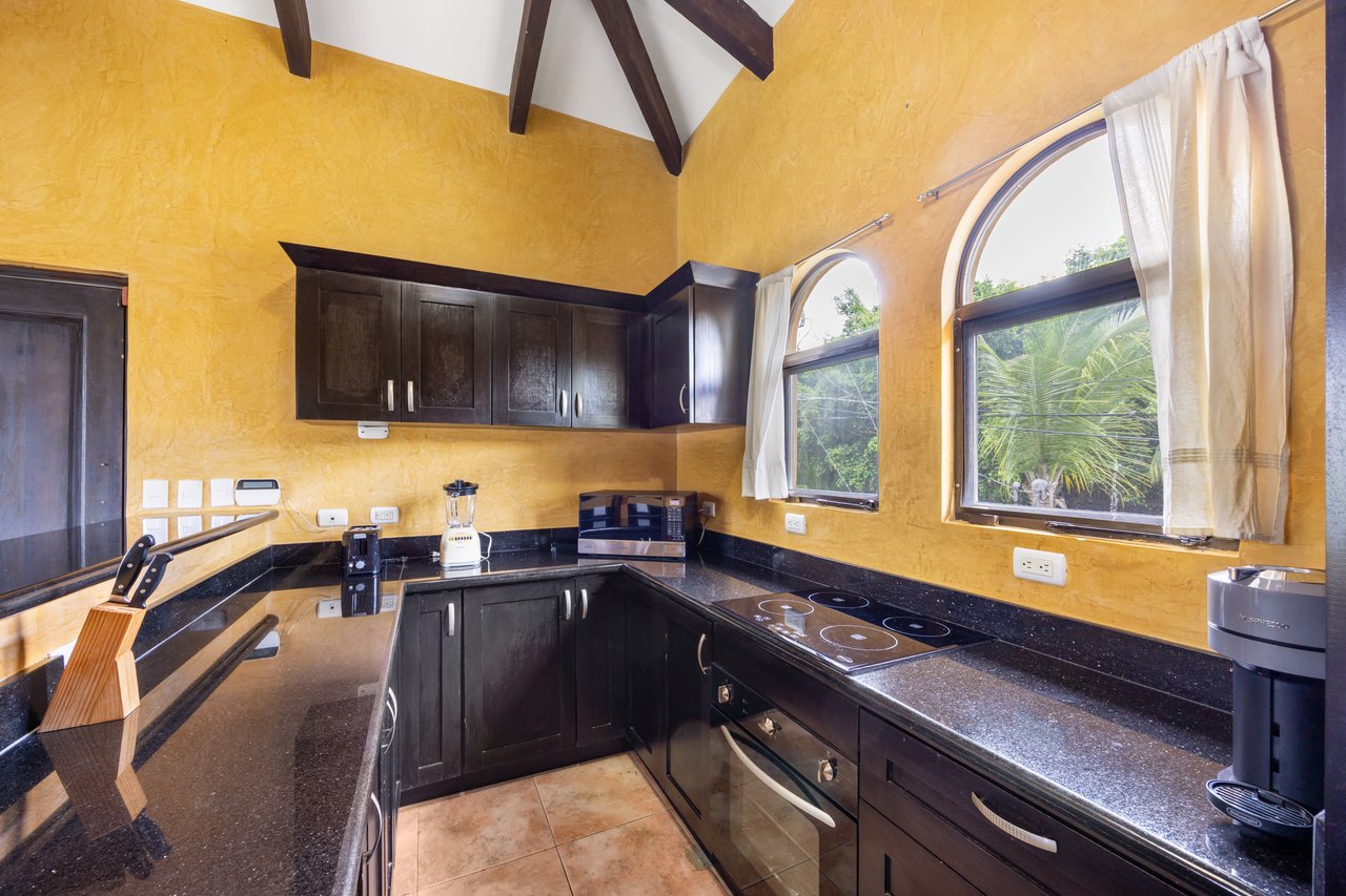 Casa de Vida, Altos de Flamingo | Mediterranean-Style Villa with Pool & Guest House Near Playa Flamingo