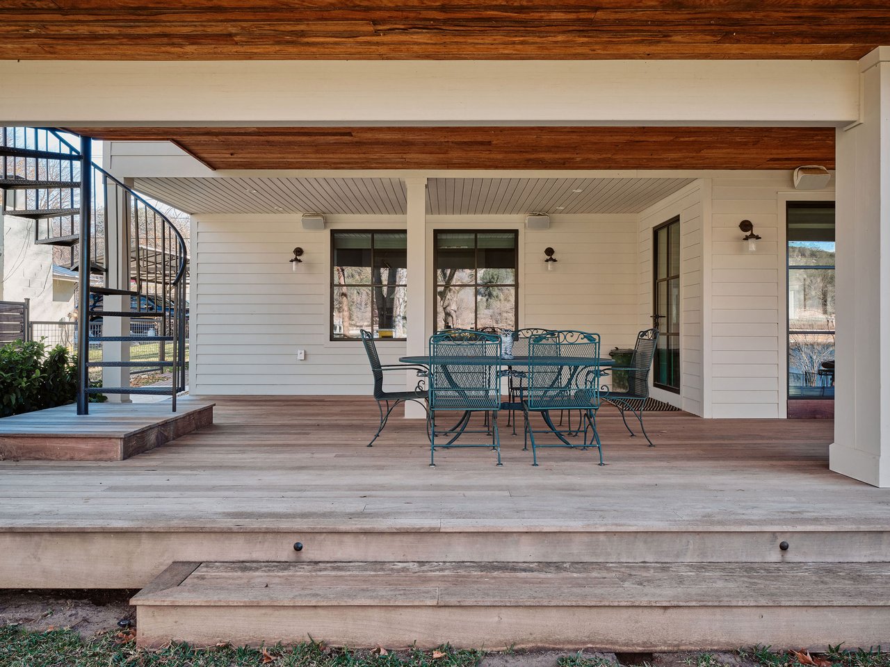 3016 Edgewater Drive