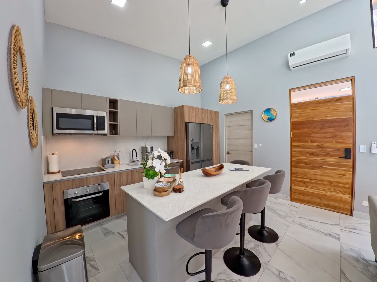 Great Location Brand New Pool House