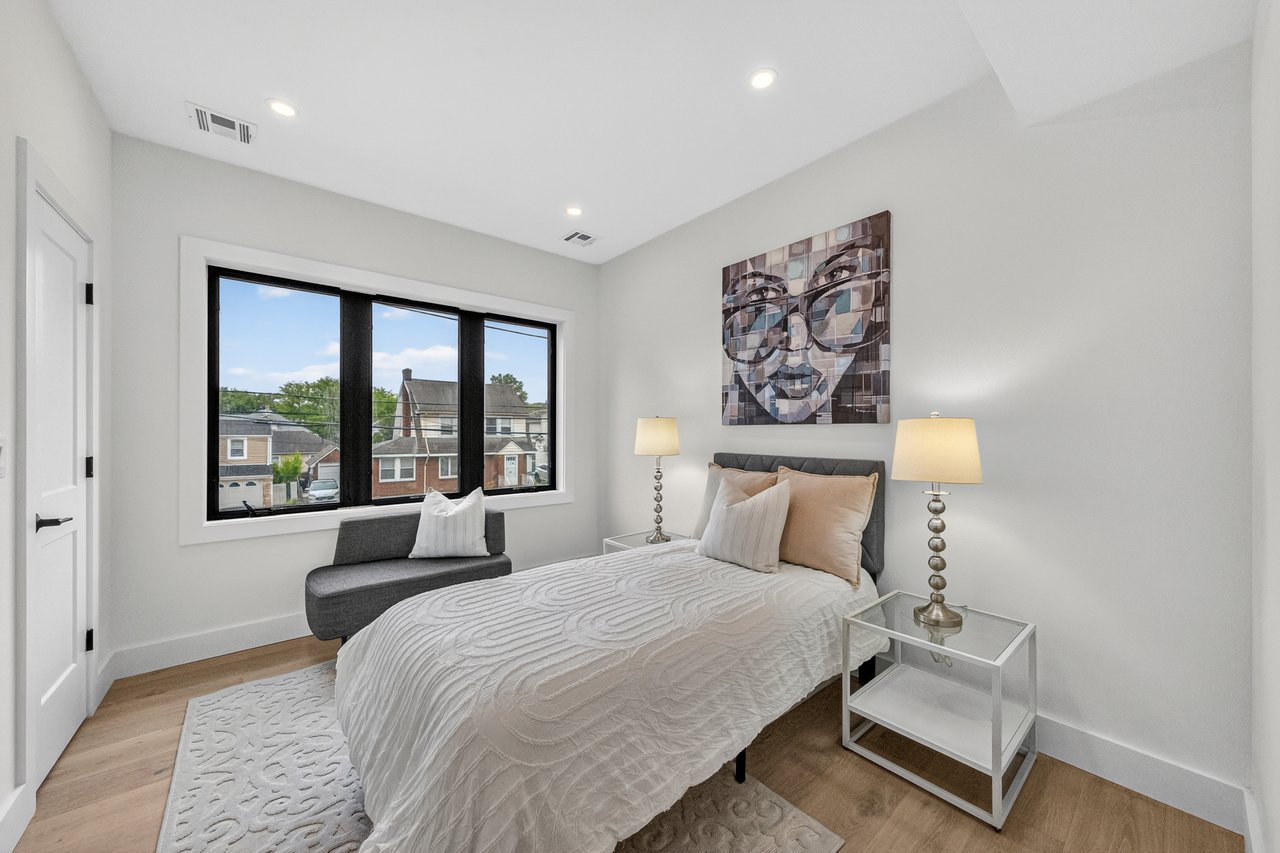 887 Linden Ave, Ridgefield, NJ 07657