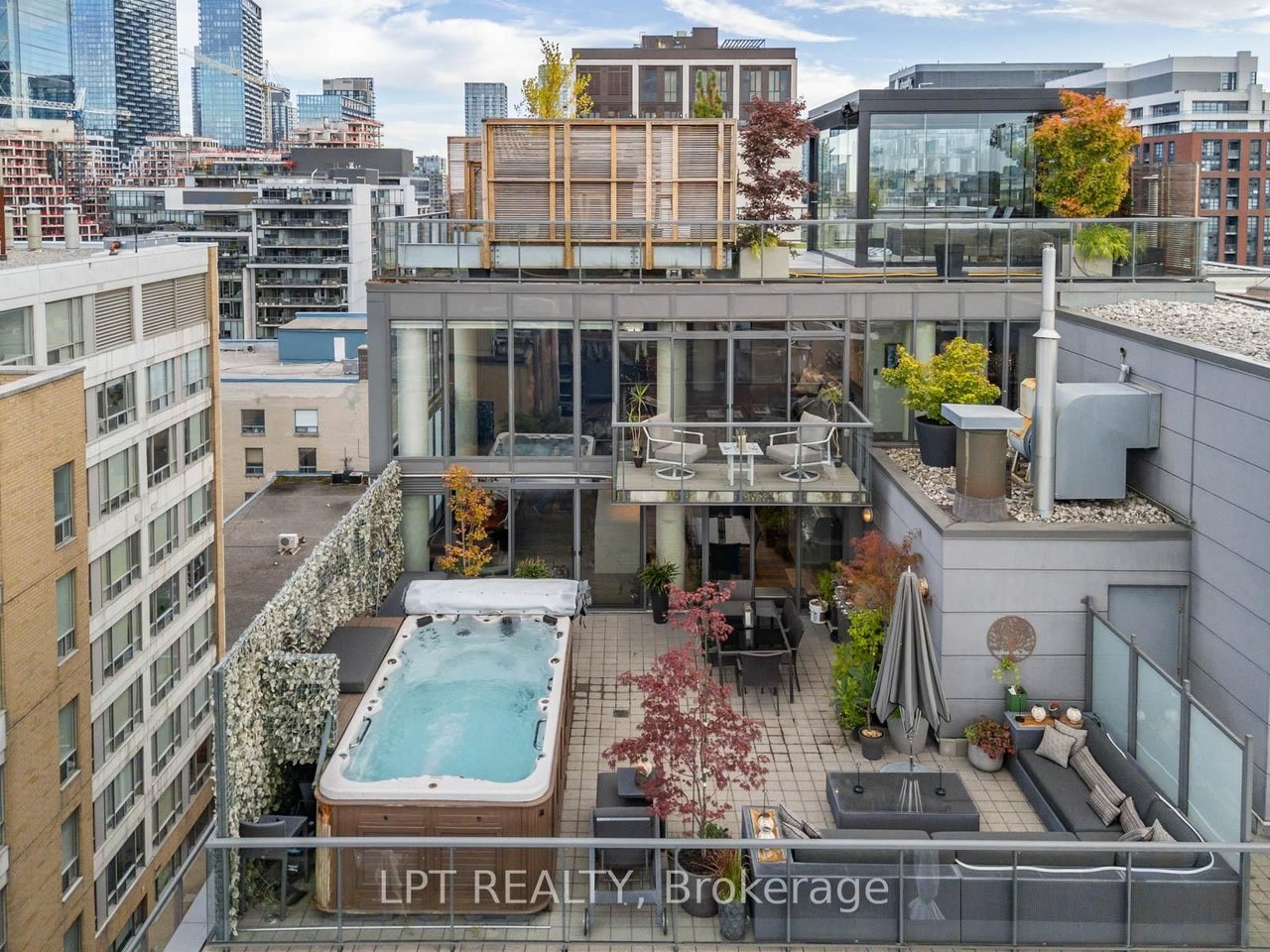 PENTHOUSE LUXURY IN KING WEST