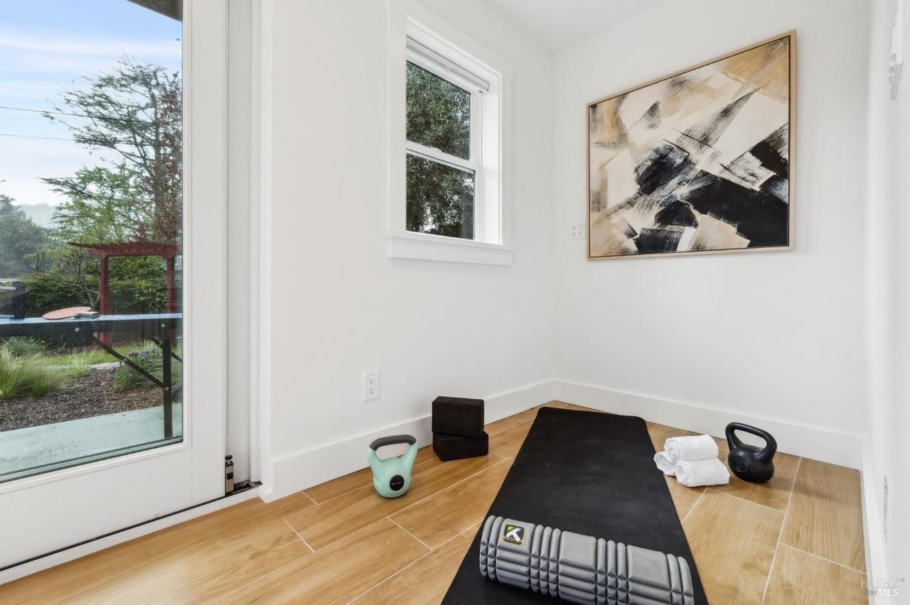 27 Rutherford Ave