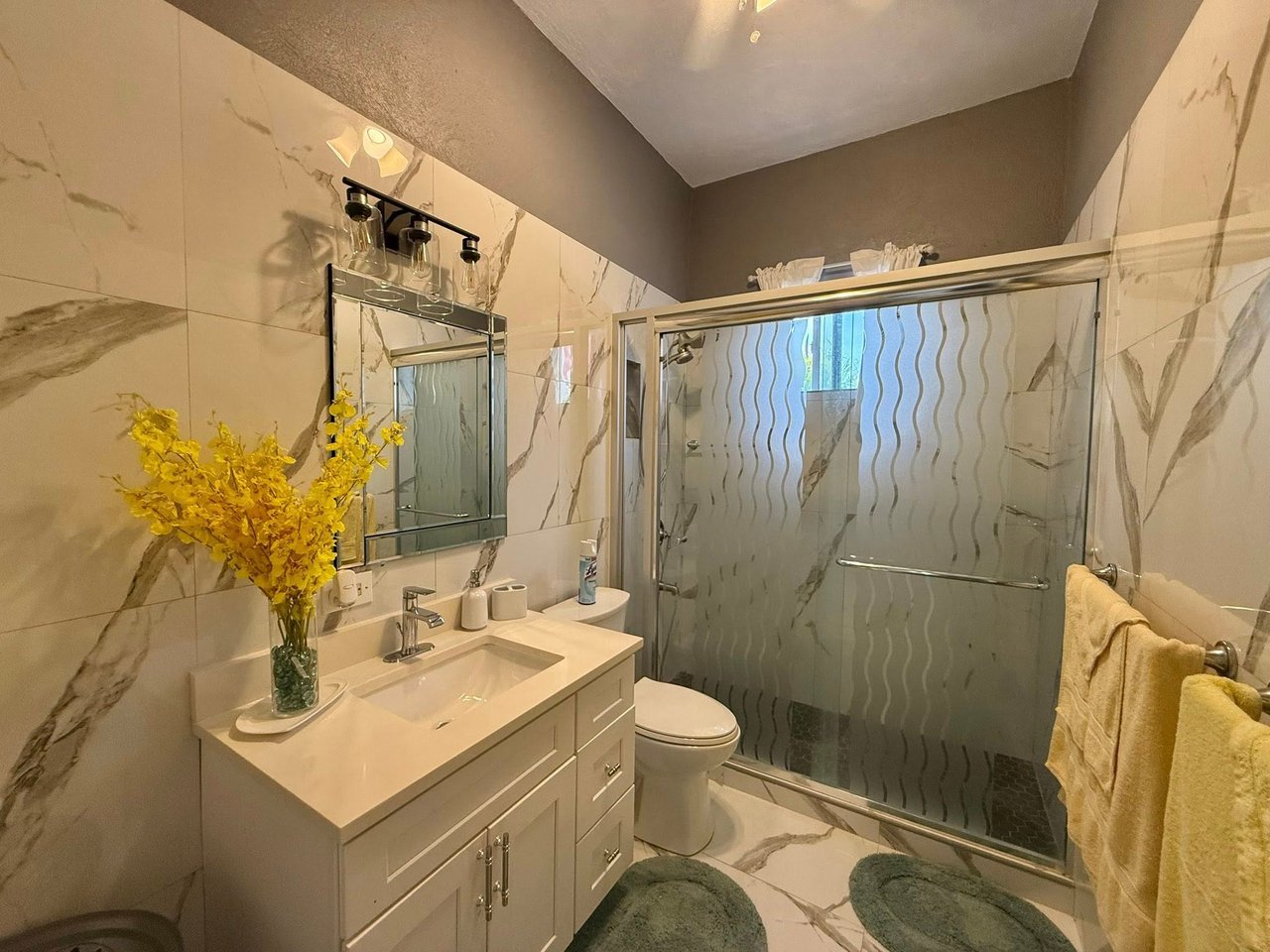1068 Hawksnest 1 Bedroom Apartment