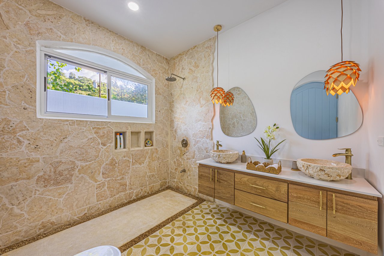 Villa Pacífica – Elegancia, Privacidad y Confort en Uvita  