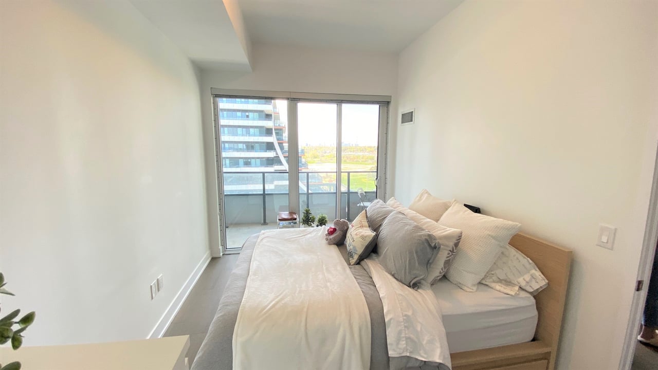 20 Shore Breeze Drive Unit: 903