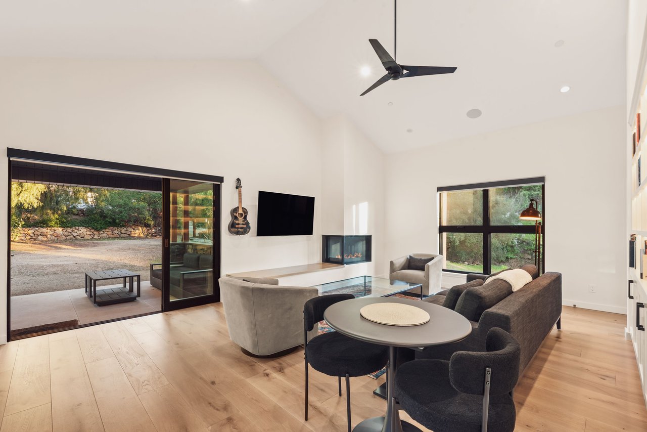 Extraordinary Modern Farmhouse 