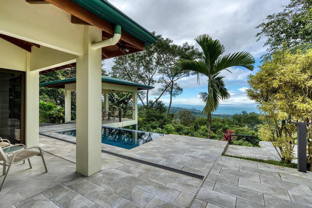 WONDROUS WHALE’S TAIL OCEAN VIEW HOME ABOVE UVITA