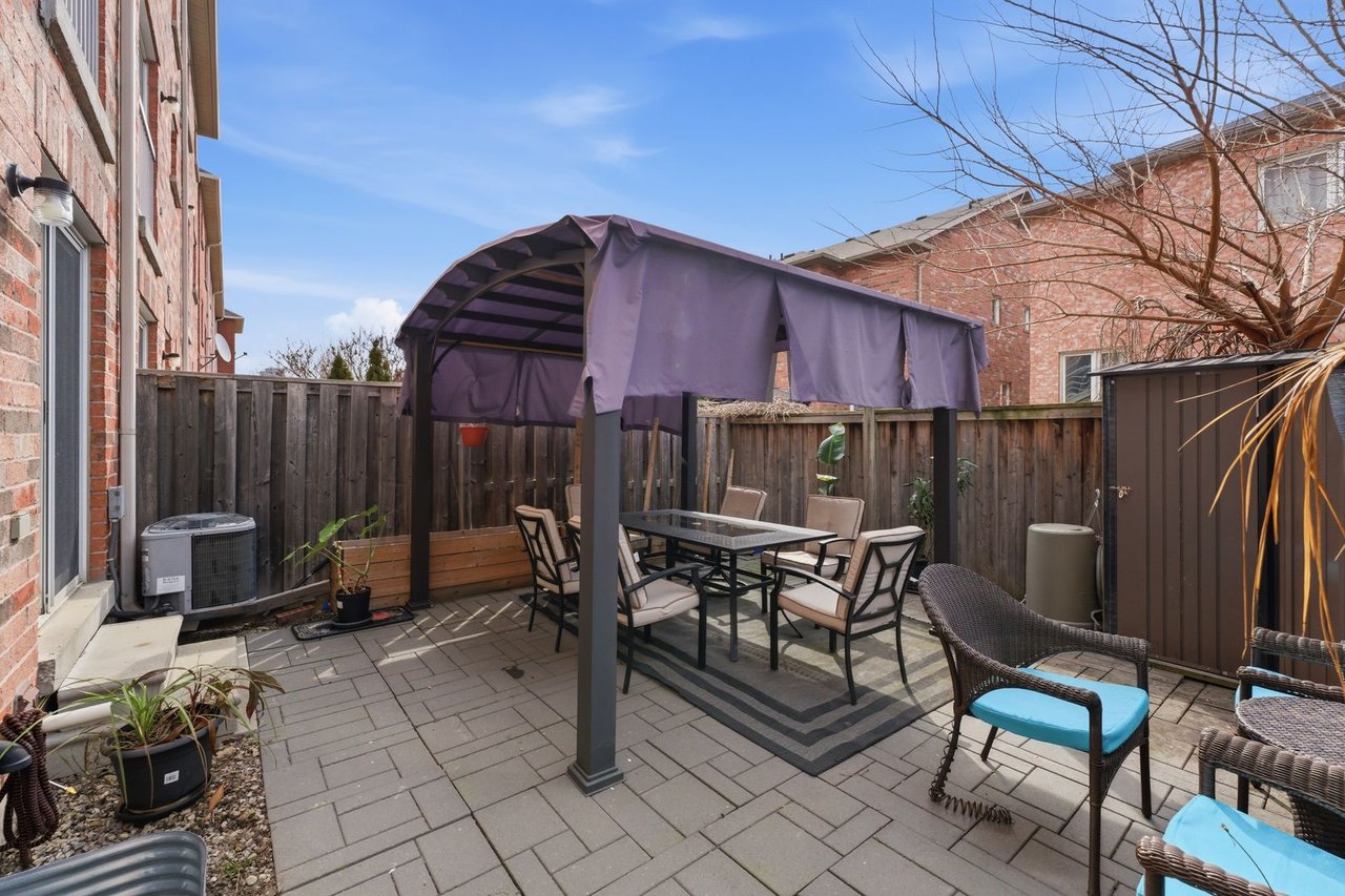 647 Courtney Valley Rd