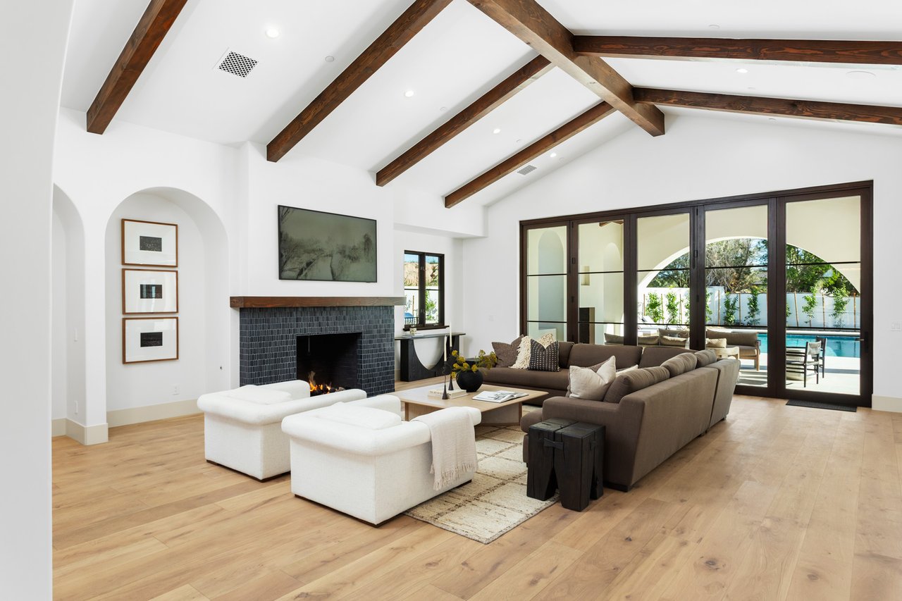 4605 E ROCKRIDGE Road