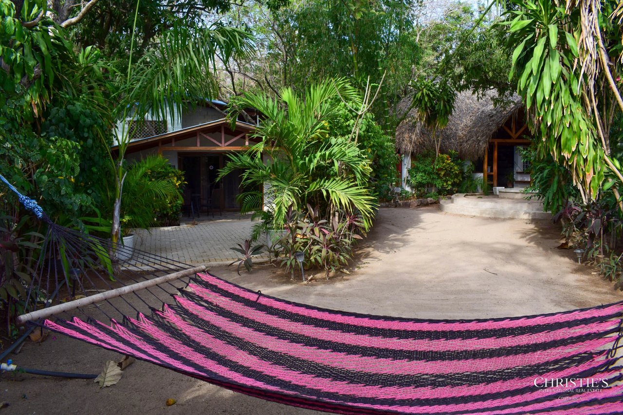 Hotel Las Tortugas - Legendary Beachfront Boutique Hotel