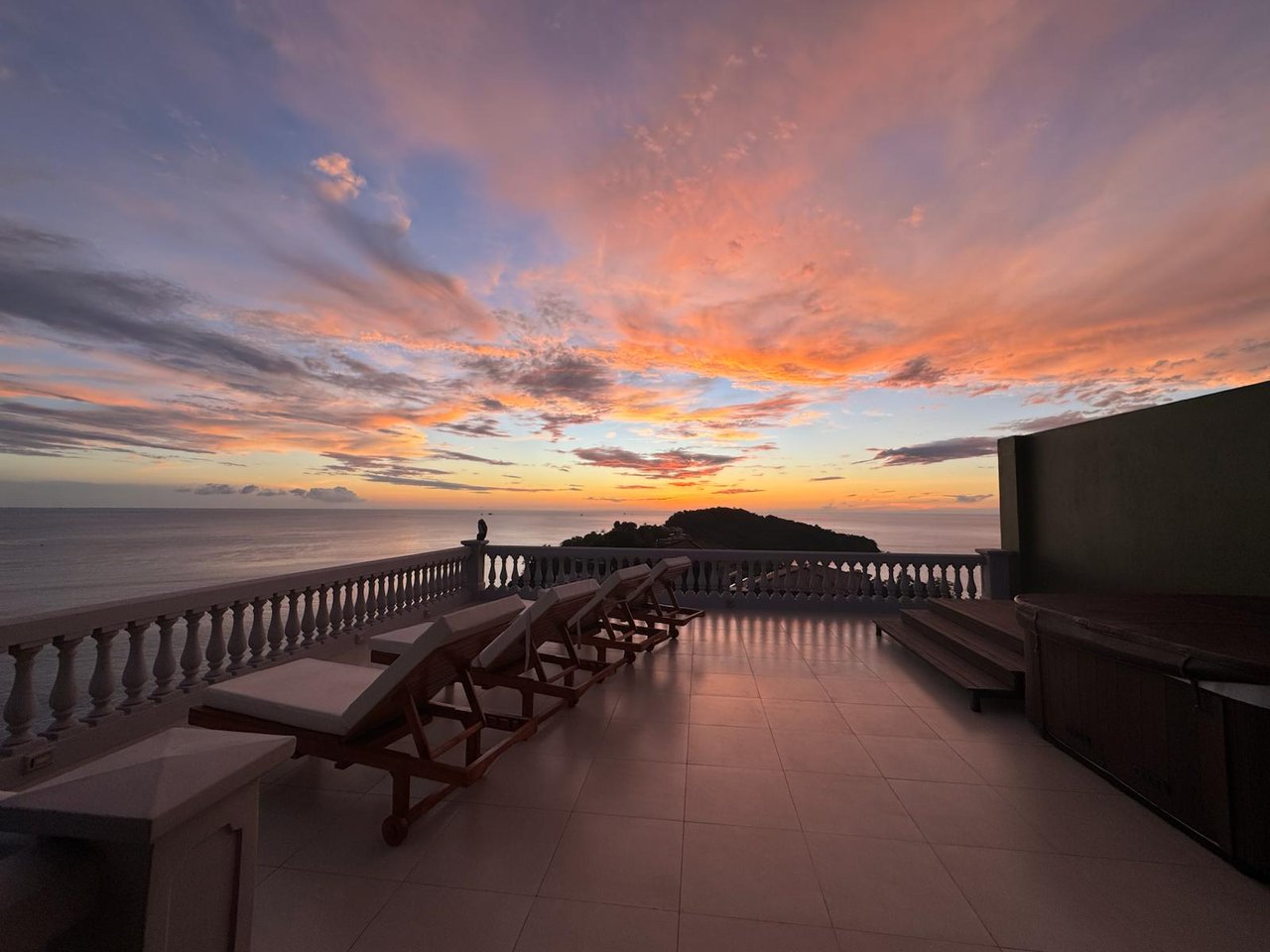 360 Splendor del Pacifico #305 | Oceanview Perfection – Just Steps from the Infinity Pool