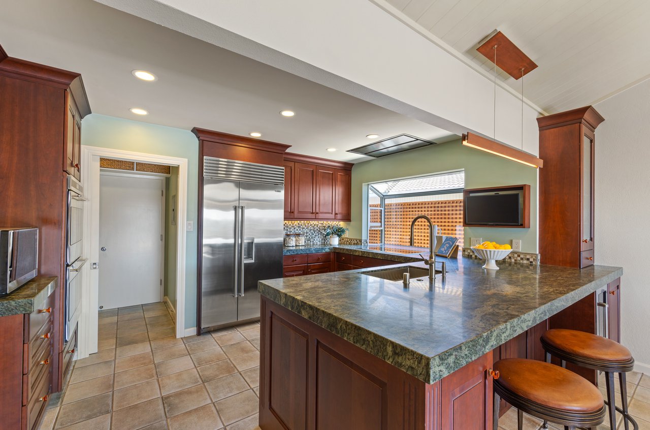 Sunny View Residence in Peacock Gap