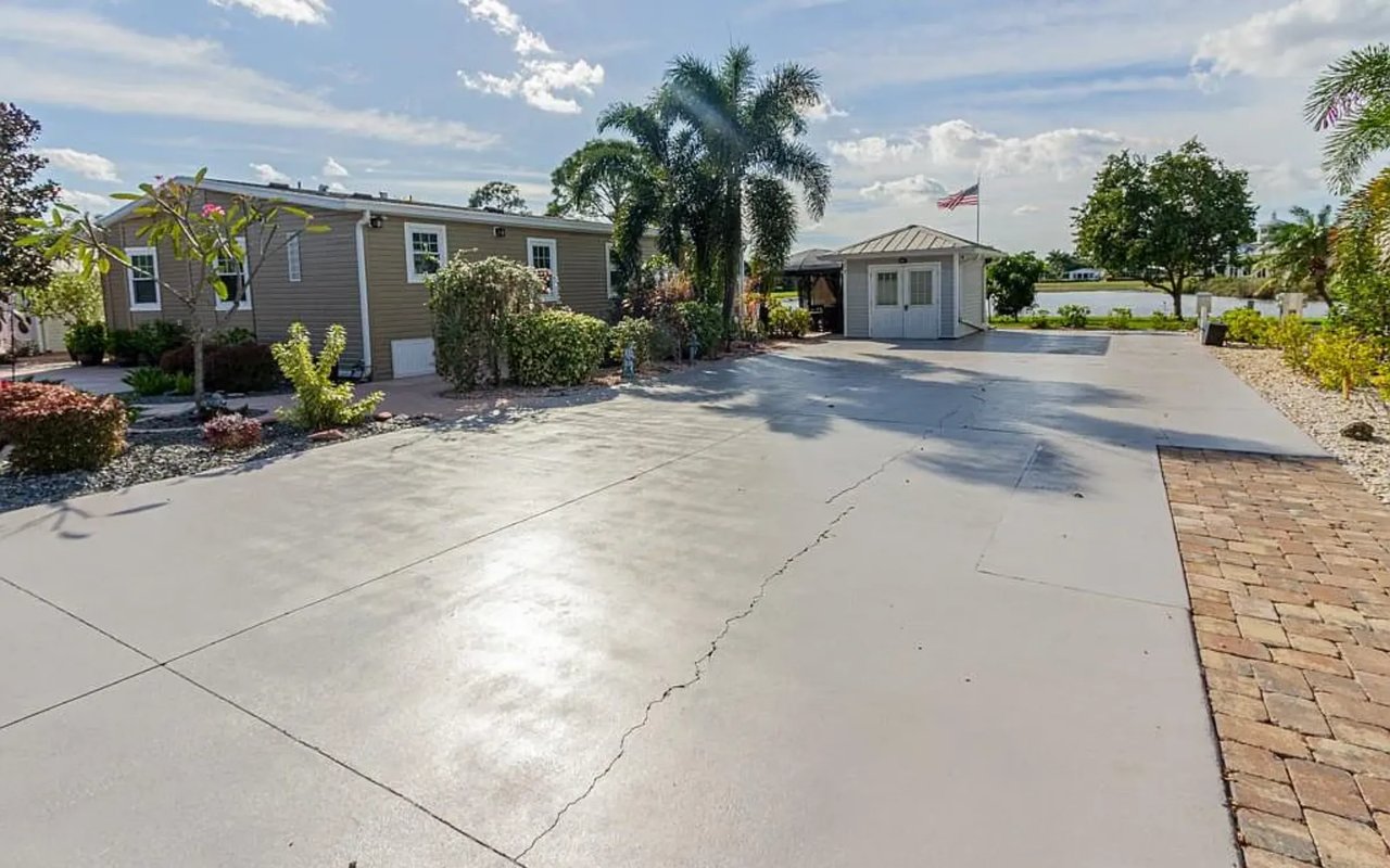 5824 Brightwood Dr