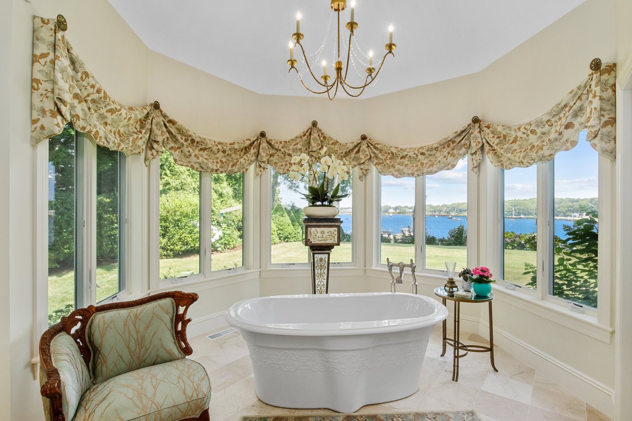 Breathtaking views over West Bay and Eel River
