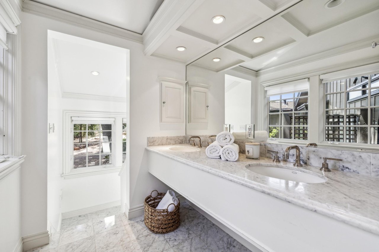 138 Bolivar LN