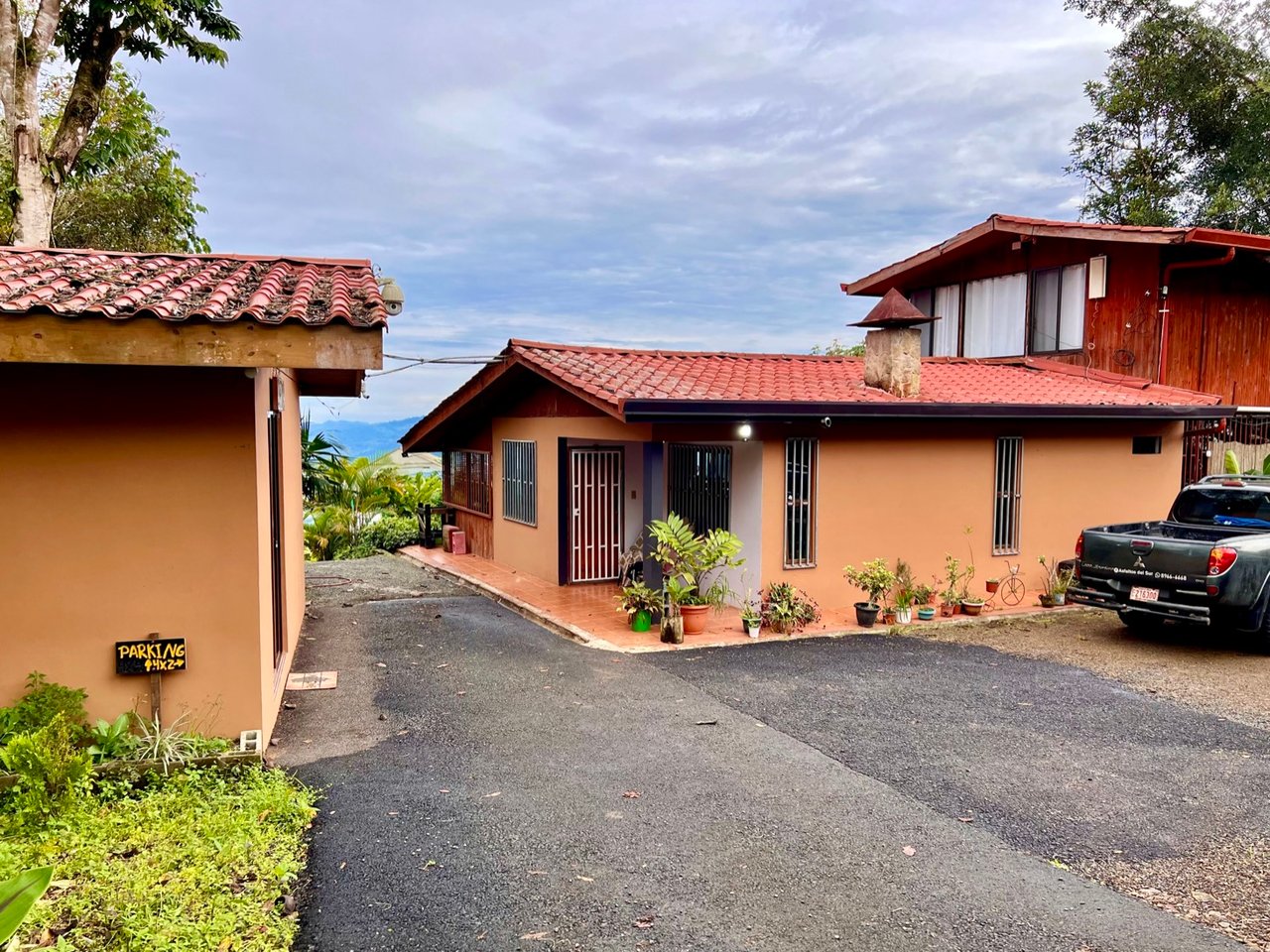 Strategically Located Property with Panoramic Views and Development Potential in Tinamastes