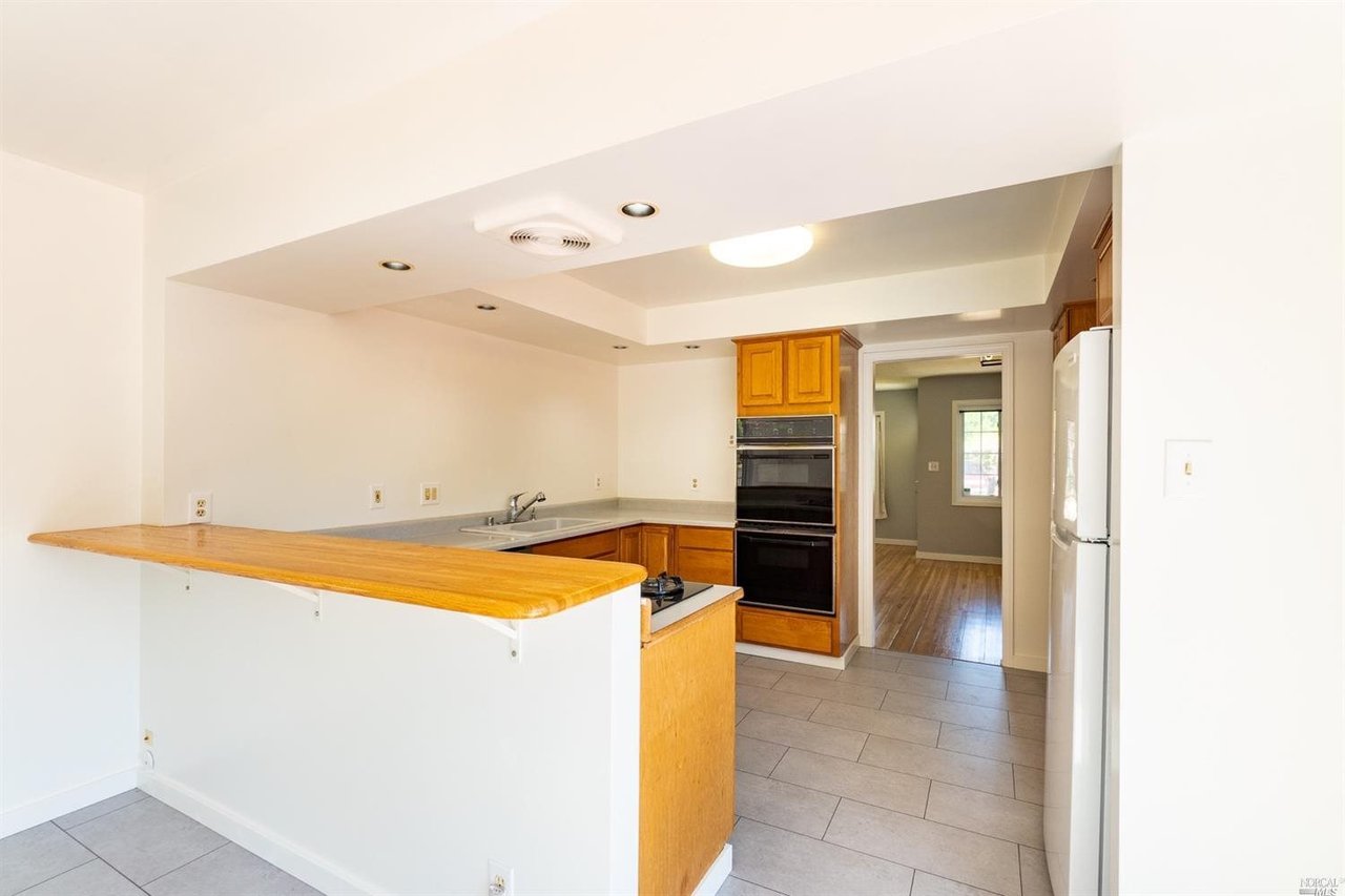 6 Boulevard Ct